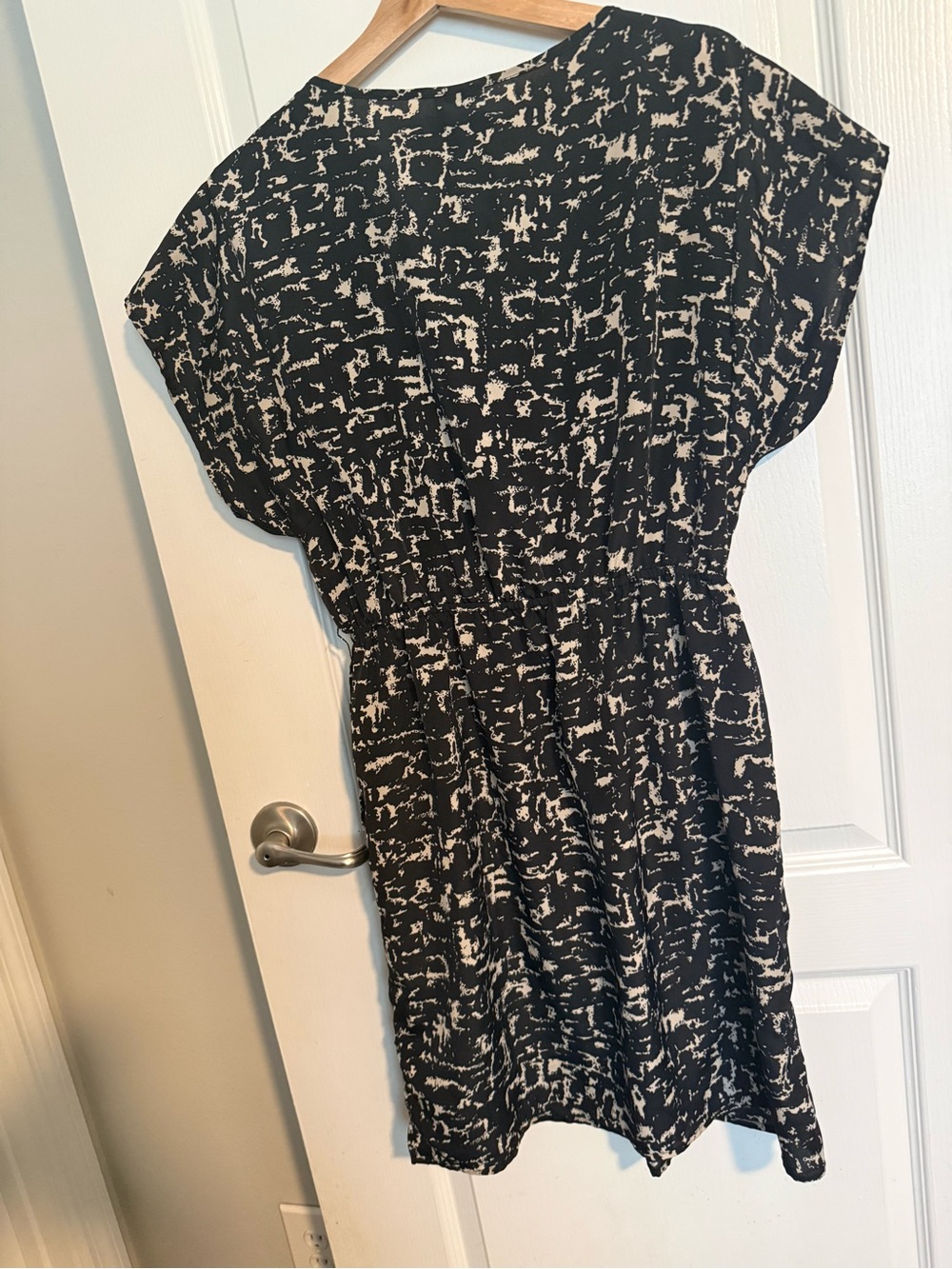 Black and Cream Abstract Print dress - Picture 7 of 7